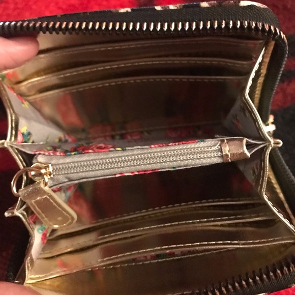 Besty Johnson - Picture 3 of 5